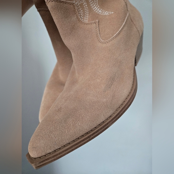 CROWN VINTAGE Tan Suede Western style boots - Picture 3 of 16